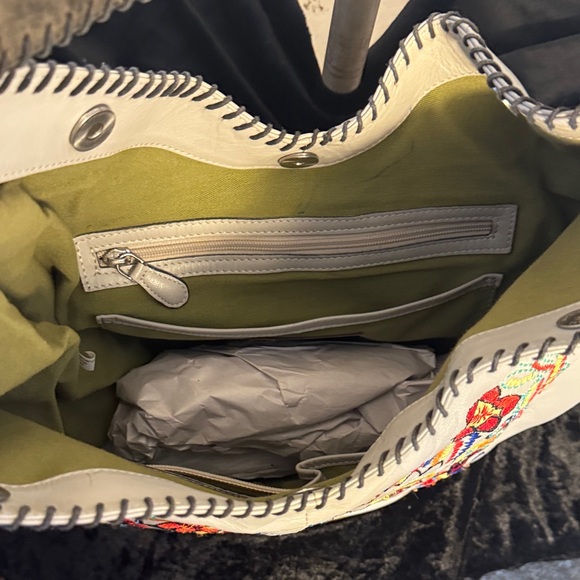 Floral Embroidered Hobo Bag - Picture 6 of 6